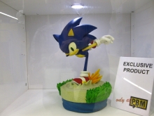 Modern Sonic Statue